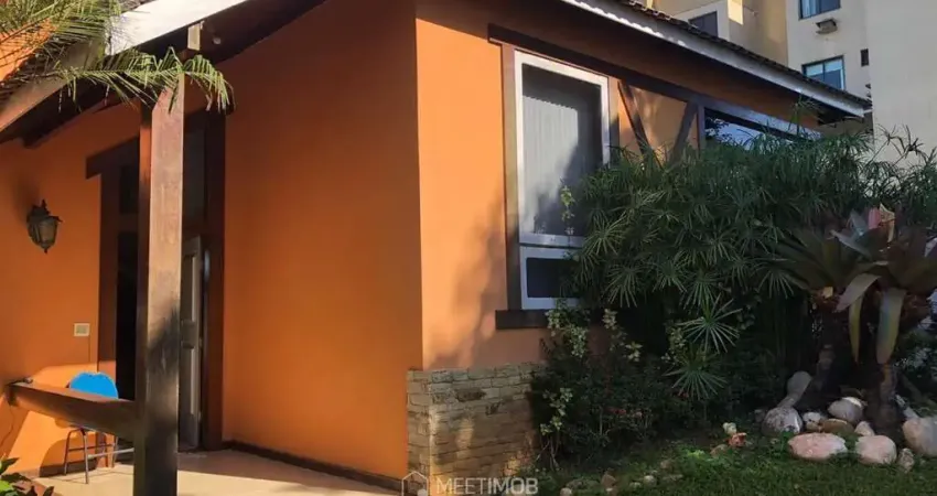 Casa alto padrão com 6 quartos sendo 2 suítes na cancela preta