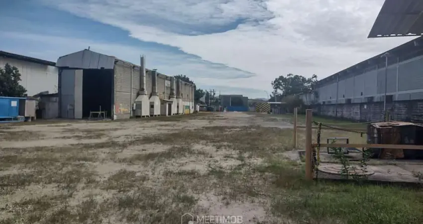 Barracão / Galpão / Depósito para alugar no Lagomar, Macaé