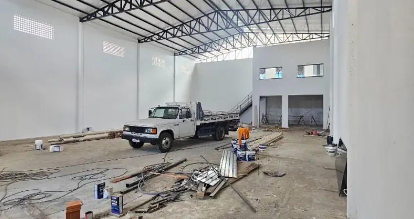 Aluga-se barracão novo, na região da avenida das torres, facil acesso.