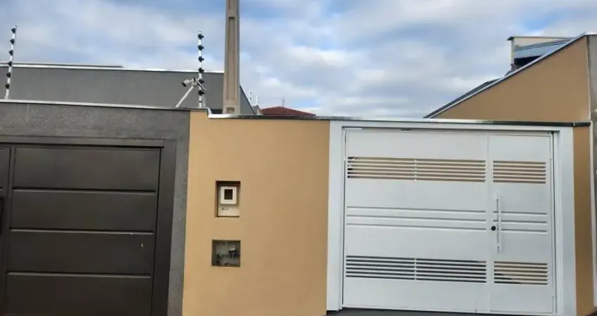 Imóvel para quem busca bastante espaço externo. quintal e garagem espaçosos.