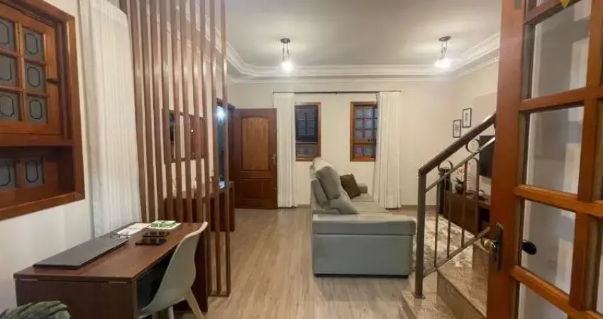 Lindo sobrado a venda com 176 m² construção, 3 quartos sendo 1 suite, 2 vagas cobertas, completo de planejados bairro Cidade Jardim 2, analisa permuta