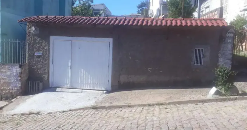 Casa para Venda em Porto Alegre, PARTENON. 900m da PUC, 1 dormitório, 1 banheiro, 2 vagas