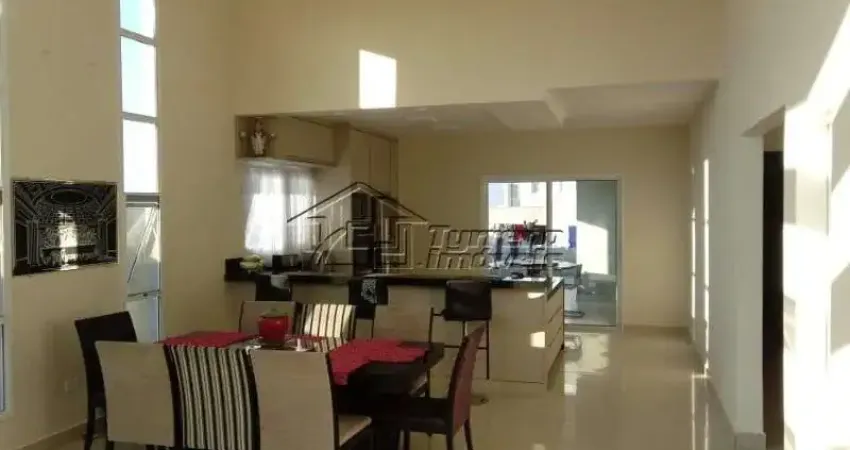 Ótima casa em condomínio fechado com lindo jardim de entrada