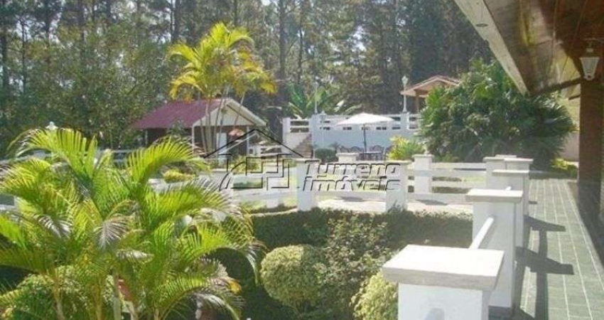 Linda casa em condomínio fechado e de alto padrão em São José dos Campos