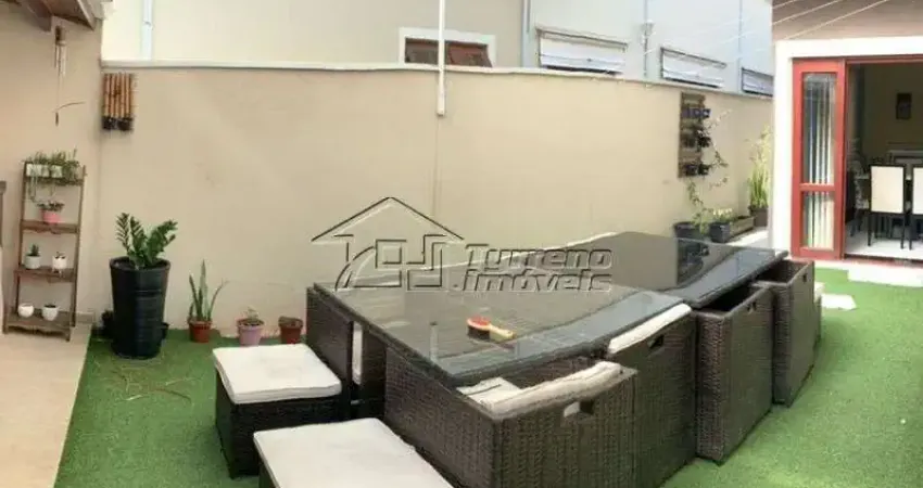 Ótima casa à venda em condomínio fechado em Jacareí - SP