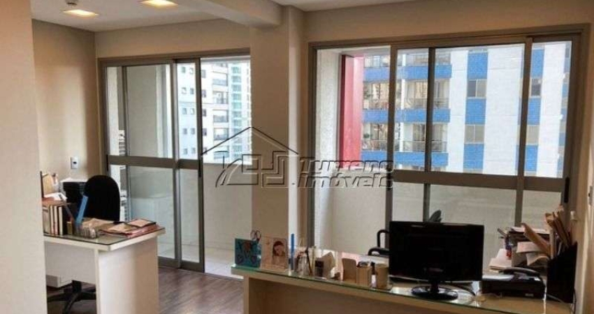 Sala comercial localizada em excelente prédio no Jardim Aquarius.