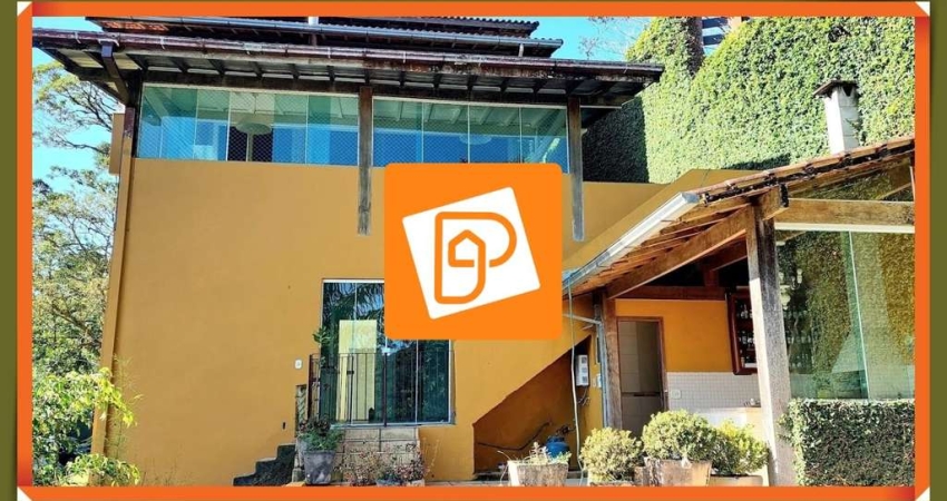 Castelanea, Petrópolis,RJ- Casa &#224; venda com 3 quartos + anexo + piscina + área gourmet