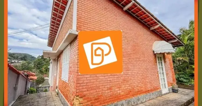 Casa com potencial de renda extra ou família ampliada, no bairro Valparaíso em Petrópolis-RJ.!