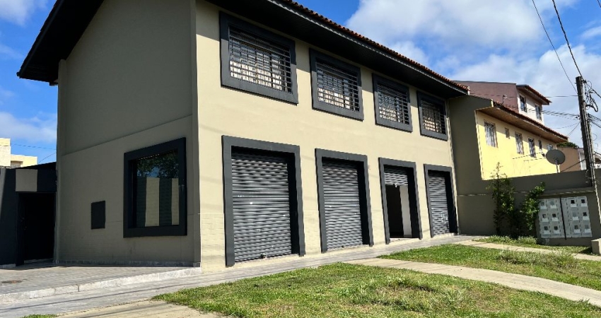 Excedlente Imóvel Comercial de Esquina no Cajuru com 4 Lojas e 4 Salas!