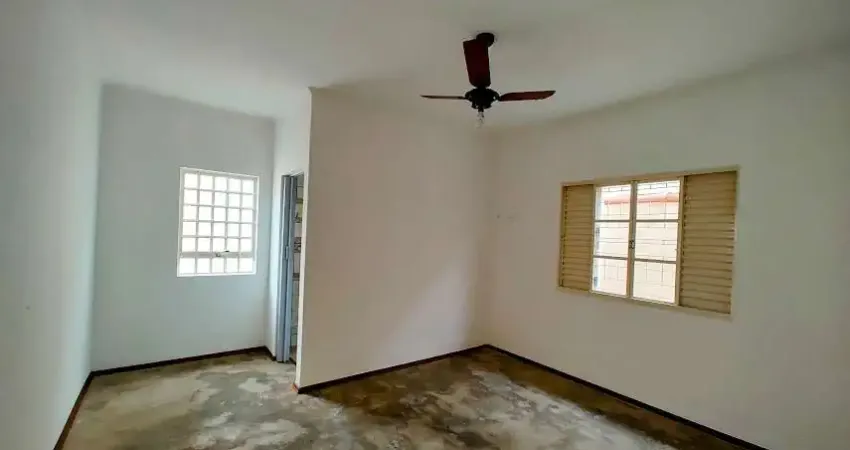 Casa para Locação em Holambra, Jardim Morada das Flores, 3 dormitórios, 1 suíte, 2 banheiros, 1 vaga