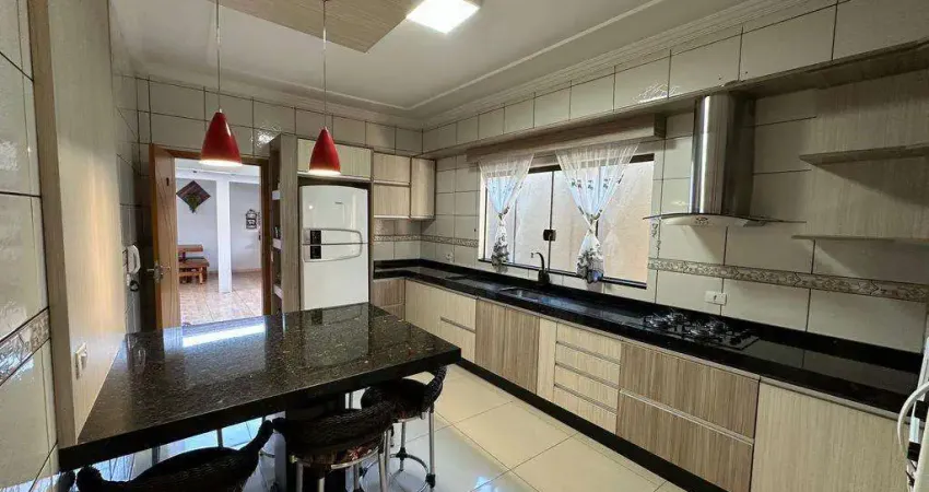 Casa semimobiliada com churrasqueira na varanda em parque residencial bom pastor, sarandi - venda