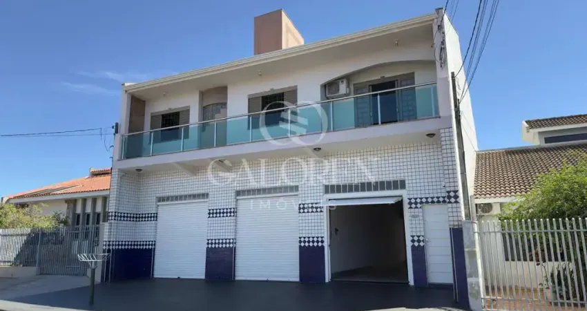 Sobreloja com piscina e salão comercial contendo 4 dormitórios sendo 2 suítes.