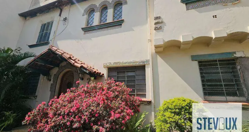 Casa de Vila na rua Pamplona conm portão !