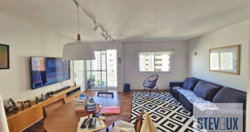 Apartamento reformado em andar alto  para venda em Moema Pássaros