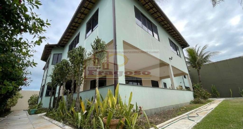 Imperdível casa à venda em Cabo Frio-RJ, no bairro Foguete: 4 quartos, 2 suítes, 2 salas, 5 banheiros, 6 vagas