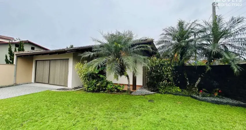 Casa com 4 quartos, Santo Antônio, Joinville - R$ 1.39 mi, Cod: 282