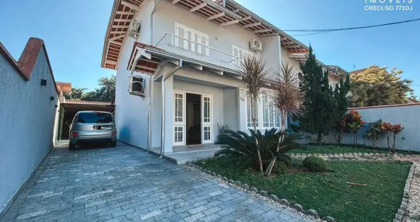 Sobrado com 3 quartos, Santo Antônio, Joinville - R$ 800 mil, Cod: 327