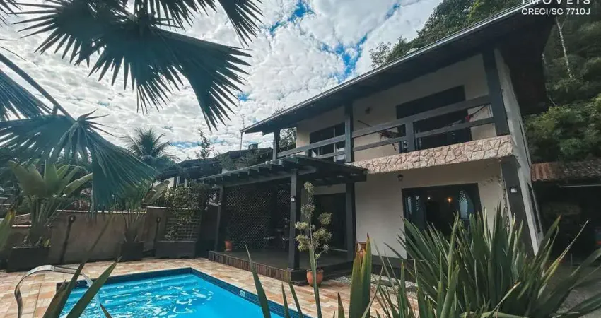 Sobrado com 3 quartos, Saguaçu, Joinville - R$ 1.6 mi, Cod: 333