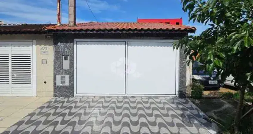 CASA NA PRAIA. 02 DORMS. COZ. PLANEJADA, 03 VAGAS, LAZER C/ PISCINA. VILA MIRIM, PRAIA GRANDE SP.