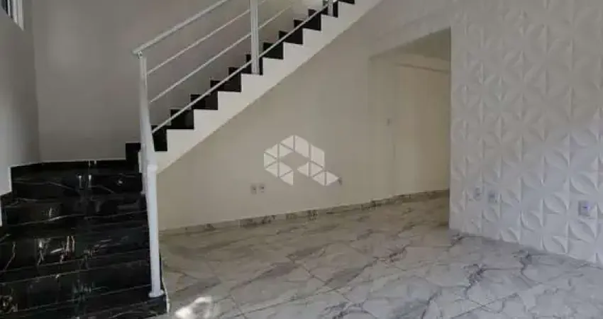 Sobrado em condomínio com 02 Dormitórios , 01 salas, 02 banheiros