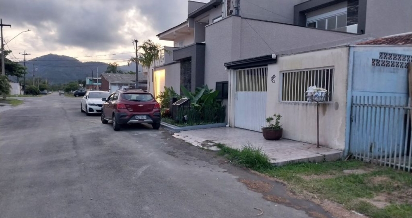 Casa em Alvenaria no Bom Retiro, próxima ao Mar!