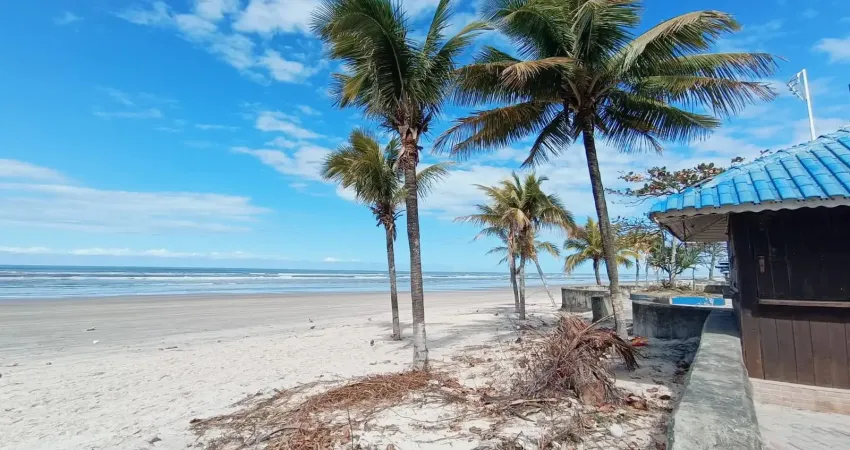 Apartamento pé na areia no centro de mongaguá, excelente localização