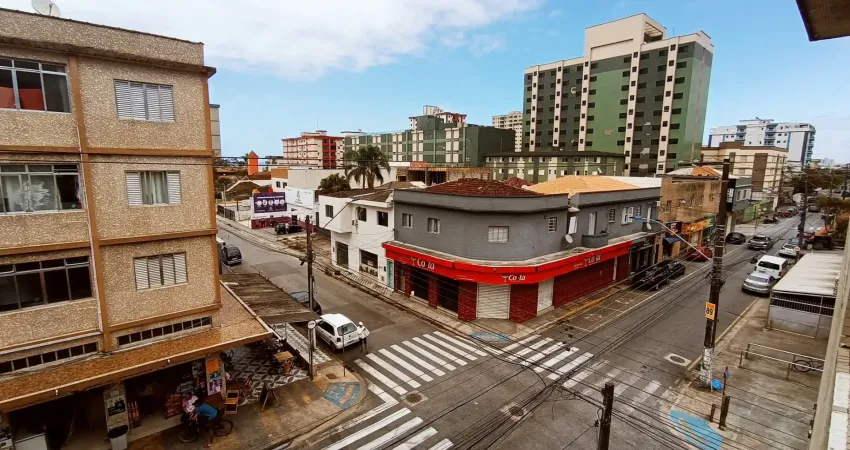 Kitão no centro de mongaguá a poucos metros da praia e ao lado de comércios locais