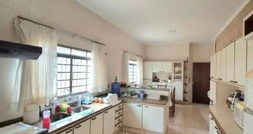 Casa com 3 quartos para alugar na Vila Santa Maria, Araçatuba