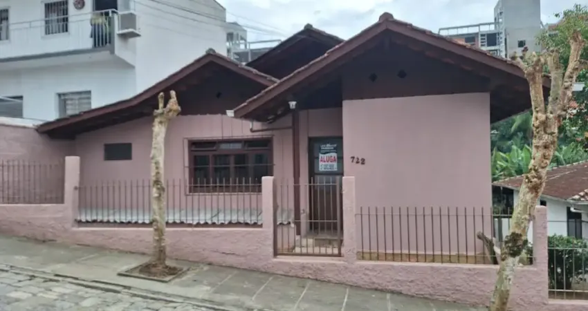 Casa com 3 quartos para alugar na Rua Luiz Altemburg Senior, Escola Agrícola, Blumenau