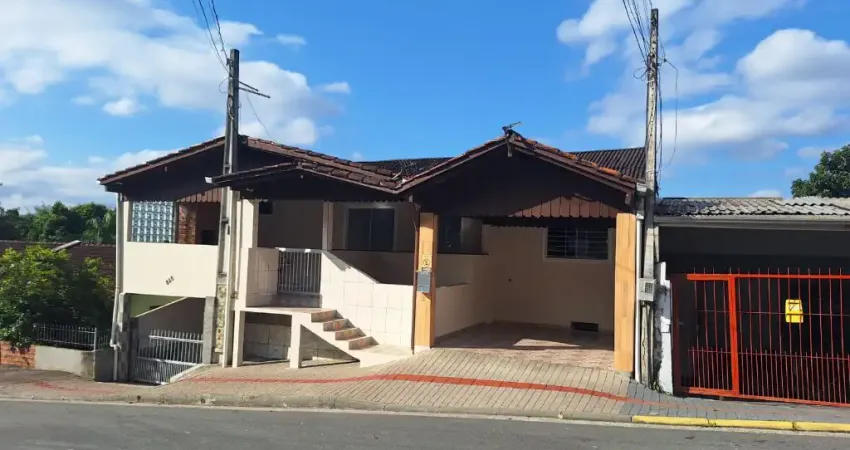 Casa 1 suite + 2 dormitorios