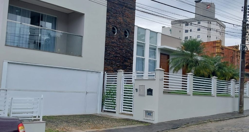 Casa com 3 quartos para alugar na Rua Visconde de Ouro Preto, Vila Nova, Blumenau