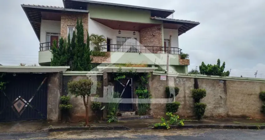 EXCLUSIVIDADE! CASA ESPAÇOSA E SOFISTICADA NO CORAÇÃO DE BH!