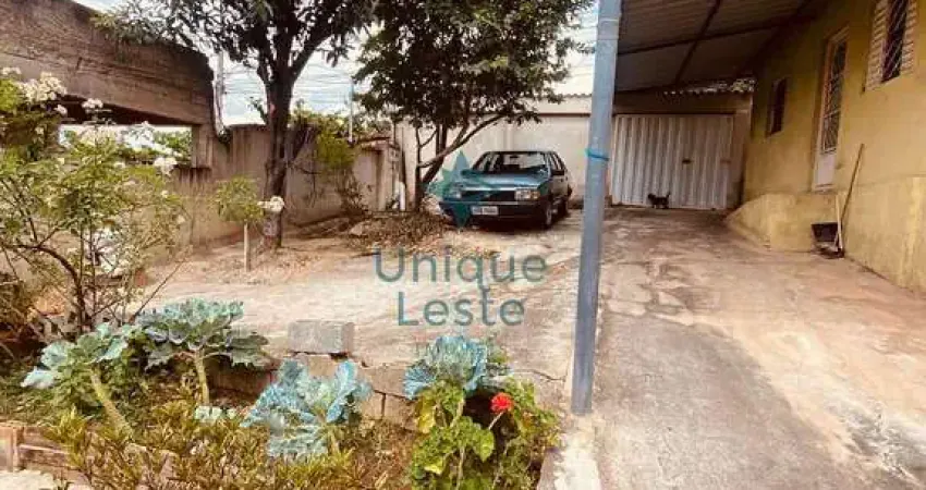 lote com 1 casa de 4 quartos, 2 kitnets, multi vagas , Dom Silvério