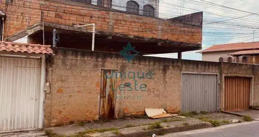 Casa com quintal e loja  Piratininga (Venda Nova), Belo Horizonte, MG