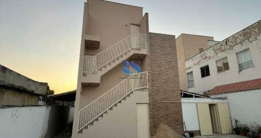 Aluge Apartamento com Cobertura no Bairro Santana/Justinopolis