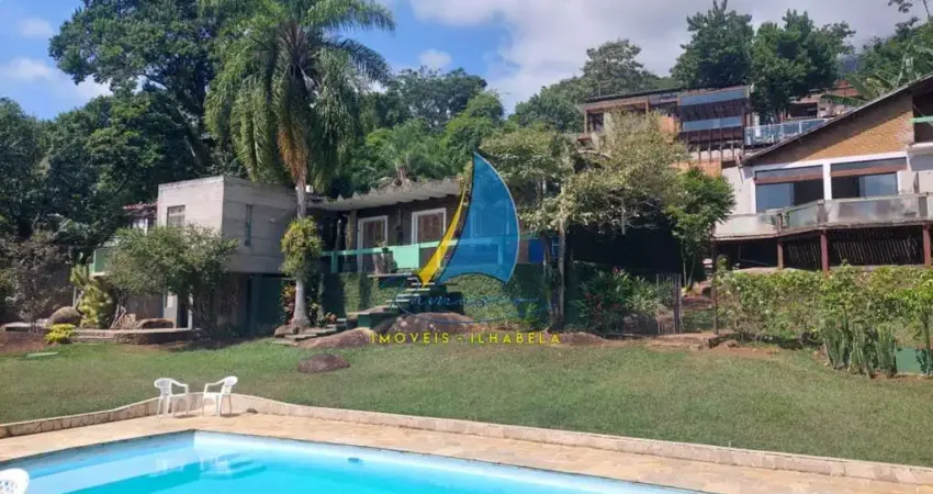 ÁREA DE 1.400m² COM 3 CASAS INDEPENDENTES - VISTA PARA O MAR DE ILHABELA