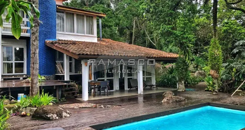 CASA EM CONDOMÍNIO COM ESTRUTURA NÁUTICA PARA JET SKI E BARCOS DE PEQUENO PORTE - REGIÃO SUL DE ILHABELA.