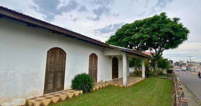 Casa térrea com quintal e 3 dormitórios à venda, 177 m² por R$ 750.000 - Afonso Pena - São José dos Pinhais/PR