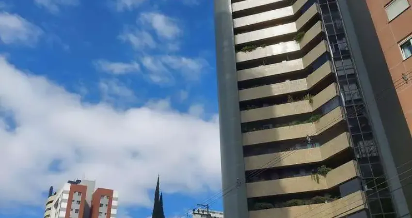 Cabral, apto andar alto, 1 por andar, 198 metros privativos, 4 quartos, 2 suítes, salas amplas e 2