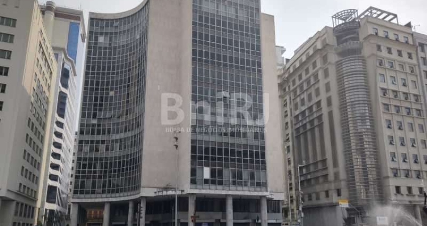 AMPLO ANDAR COM 1.037M2  EM  FRENTE A IGREJA DA CANDELÁRIA