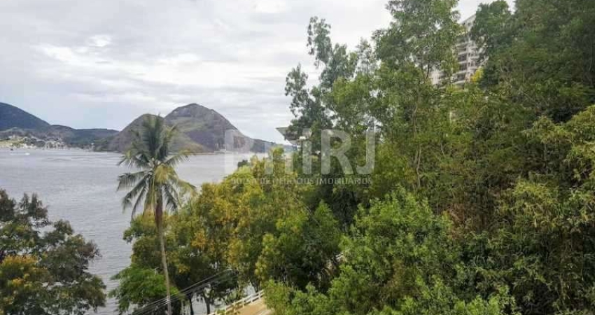 VENDO apartamento Reformado por arquiteto Vista Mar Ingá.