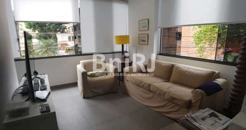CASA TRIPLEX, POSTO 6, CONDOMÍNIO FECHADO!