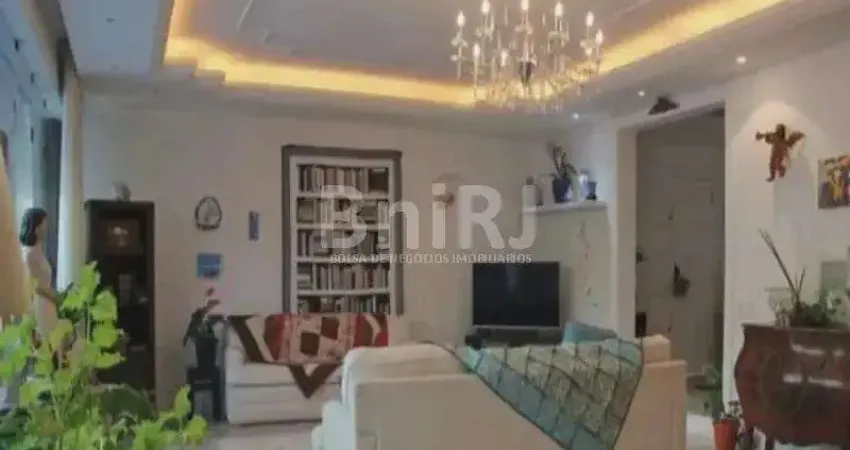 Linda Casa 4 quartos  em condomínio fechado