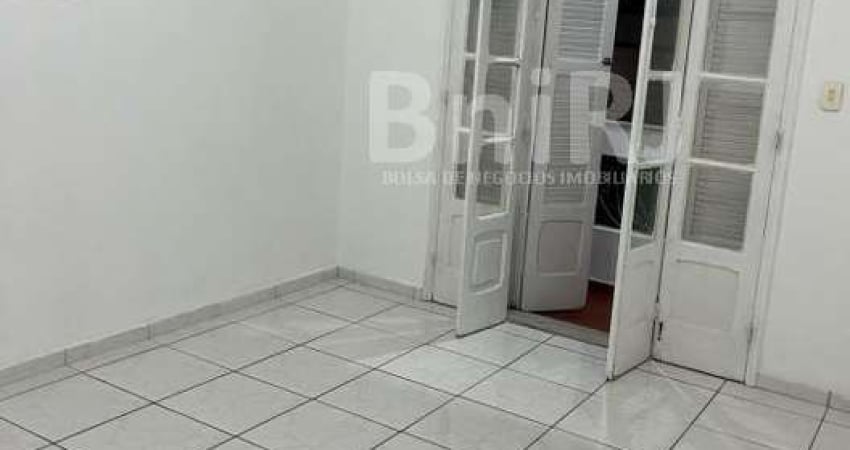 VENDO EM RUA RESIDENCIAL APARTEMENTO AMPLO, 112m2, COM VARANDA, SALA, 3 QUARTOS, DEPENDÊNCIA COMPLETA EM VILA ISABEL RIO DE JANEIRO RJ