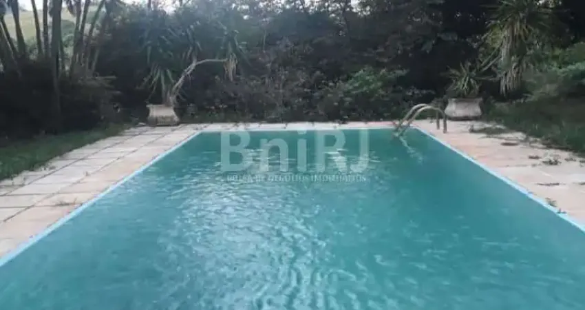 CONDADO DE MARICÁ, MARAVILHOSA CASA COM 2090m2 DE TERRENO, 232M2 DE AREA CONSTRUIDA, 3 QUARTOS, 2 VAGAS, PISCINA- MARICÁ -RJ