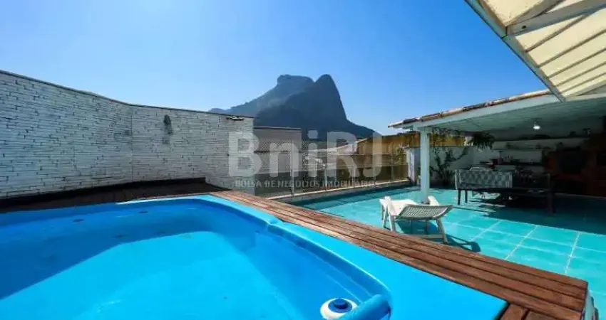 Vendo maravilhosa cobertura duplex com piscina e churrasqueira no jardim oceânico com 280m2, 2 vagas, 4 quartos (2 suites) barra rio de janeiro - rj