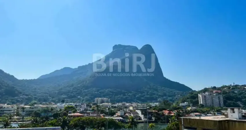 VENDO MARAVILHOSA COBERTURA DUPLEX COM PISCINA E CHURRASQUEIRA NO JARDIM OCEÂNICO COM 280m2, 2 VAGAS, 4 QUARTOS (2 SUITES) BARRA RIO DE JANEIRO - RJ