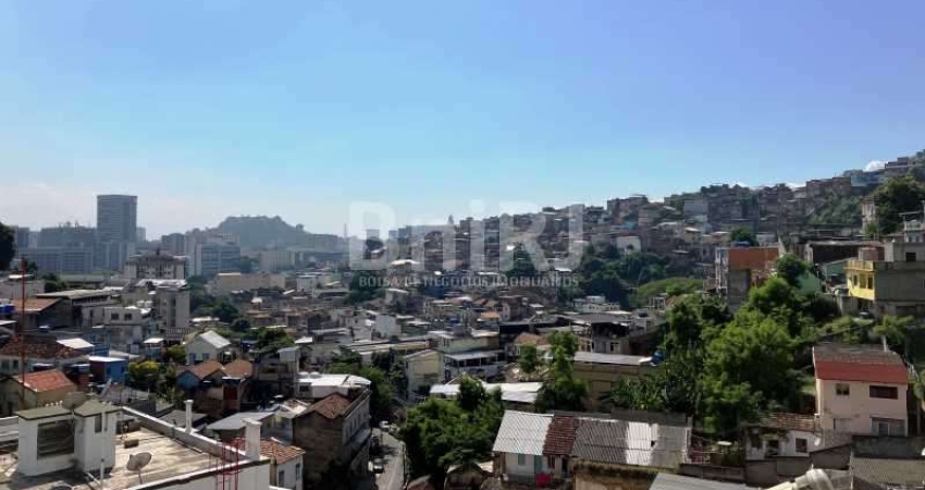 APARTAMENTO DOIS QUARTOS NO EDIFICIO JARDIM TIJUCA, RIO COMPRIDO.