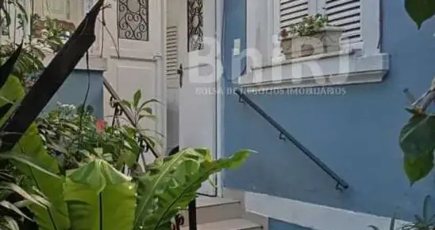 Charmosa casa de vila a venda- Travessa Visconde de Morais