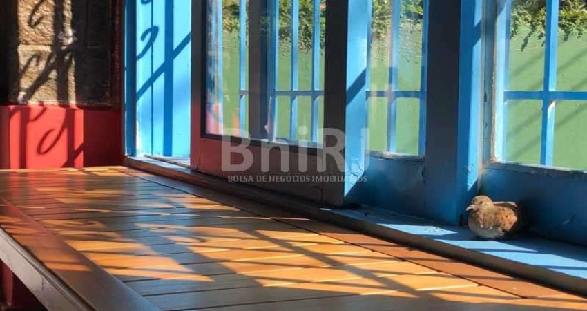 VENDO  CASA DE 2 PAVIMENTOS, 3 QUARTOS, SUITE, MAIS ANEXO 1 QUARTO E 1 ESCRITÓRIO/DEPÓSITO, VAGA E OUTRO ANEXO COM SALÃO  GRANDE GÁVEA RIO DE JANEIRO RJ